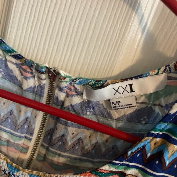 XXI Forever 21 Aztec Crop Top w/ Zipper Back Size Small - Picture 3 of 5